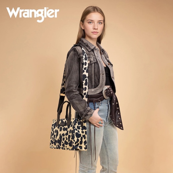 Wrangler Cow Print Concealed Carry Tote/Crossbody Black - Picture 4 of 4